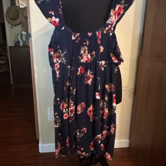 XL Xhilaration summer mid dress with cut out in center chest - Picture 3 of 6